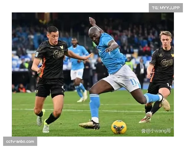 意甲焦点战:那不勒斯对阵罗马,奥斯梅恩头球首开记录